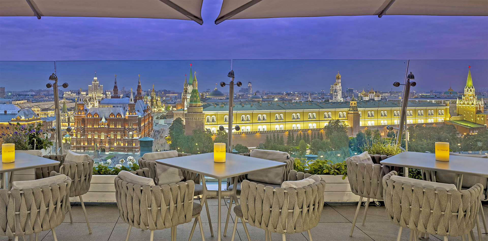 O2 lounge on top of the Ritz Carlton restaurant O2 lounge on top of the Ritz Carlton restaurant